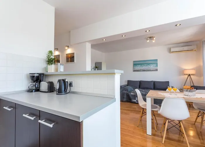 Stunning Sea View Ani Apartment *