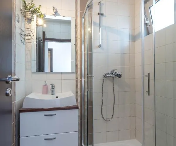 Stunning Sea View Ani Apartment